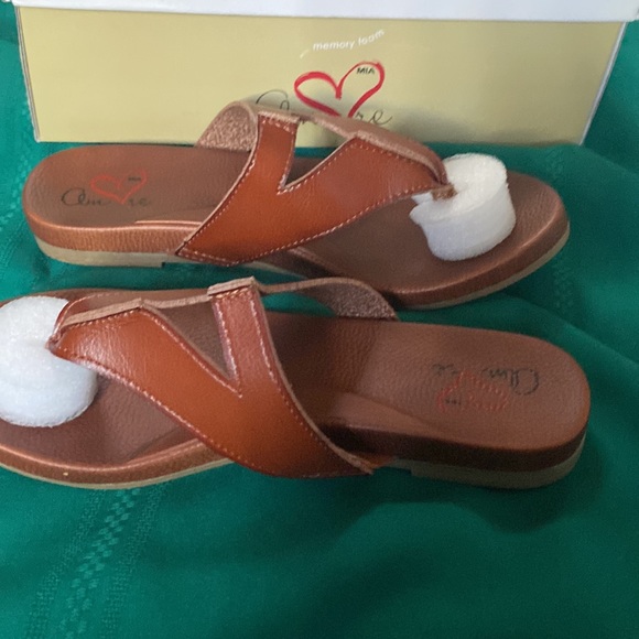 Shoes - Picture 4 of 8